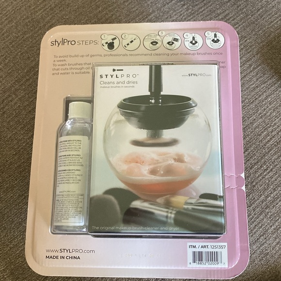 NEW Makeup Brush Cleaner - Picture 2 of 2